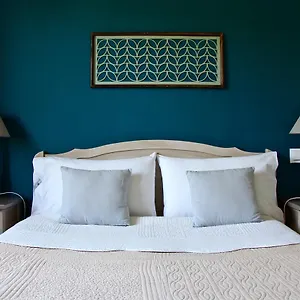 https://hotel-les-oliviers.fr-provencehotel.com