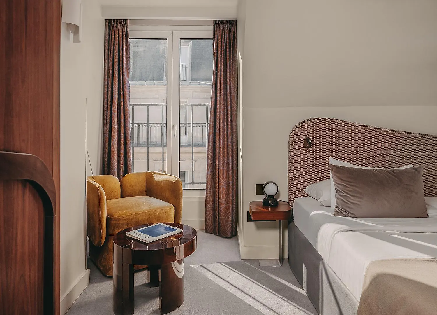 Hotel Belloy Saint Germain location